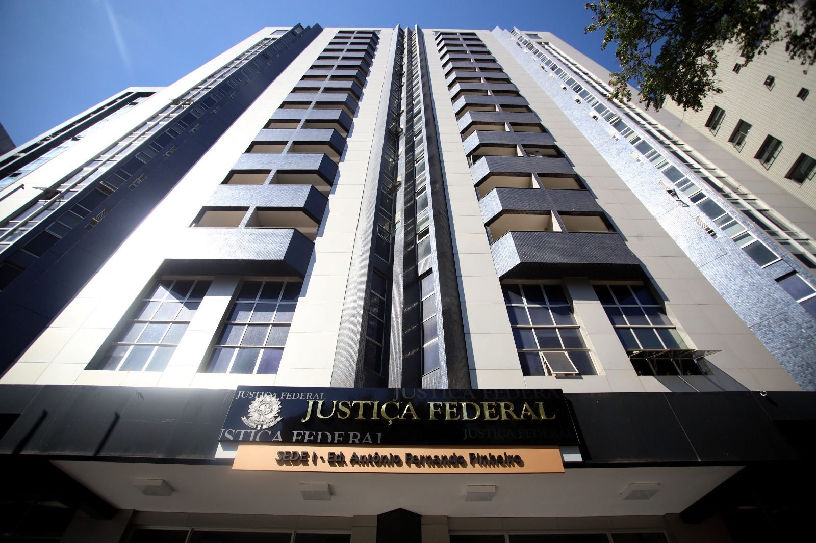 A fachada de um dos três prédios do TRF-6 no bairro Santo Agostinho, região centro-sul de Belo Horizonte.