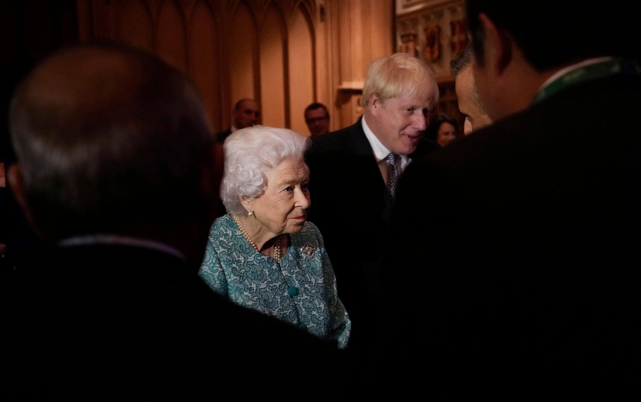 Dúvidas sobre o estado de saúde da rainha Elizabeth II após noite no hospital