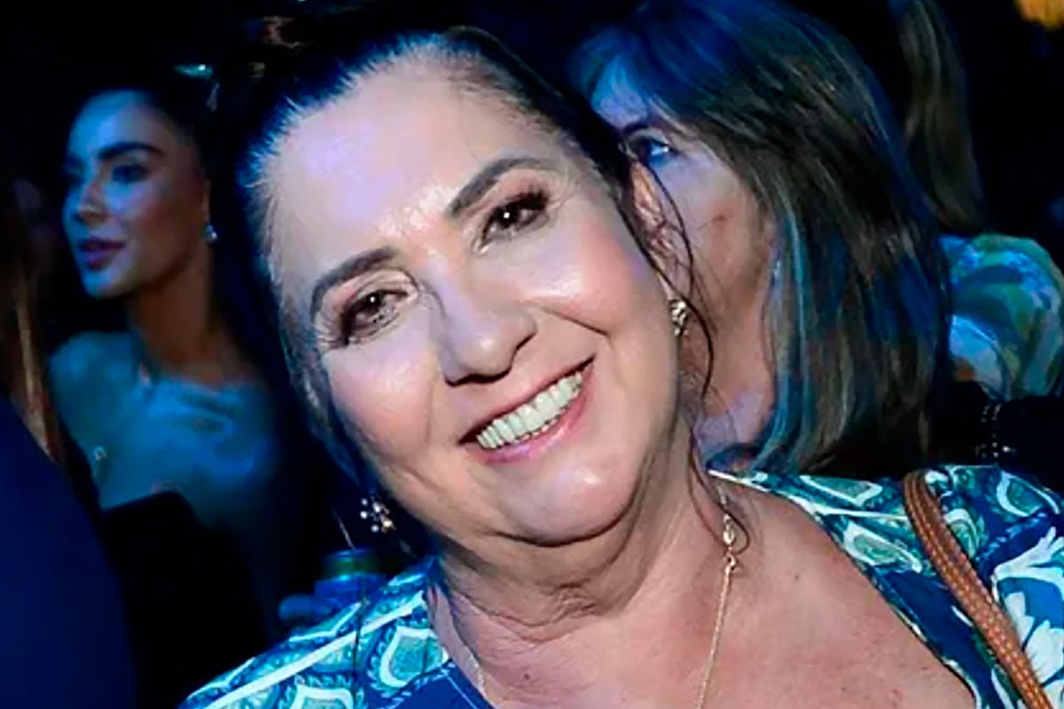 Margareth Serrão, mãe de Virginia Foneseca em show de Maiara e Maraisa
