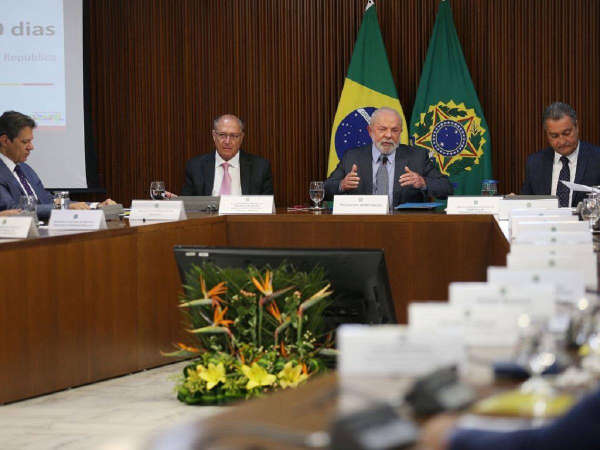 Lula vai se reunir com ministros e líderes no Congresso na manhã desta sexta-feira