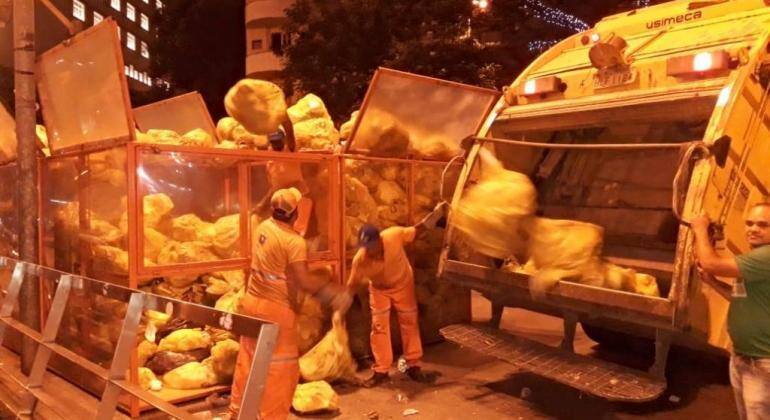 Quantidade de lixo na praça Sete aumenta 110% em relação a 2017