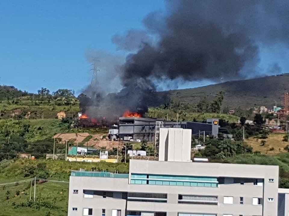 Incêndio é visto de vários pontos da cidade