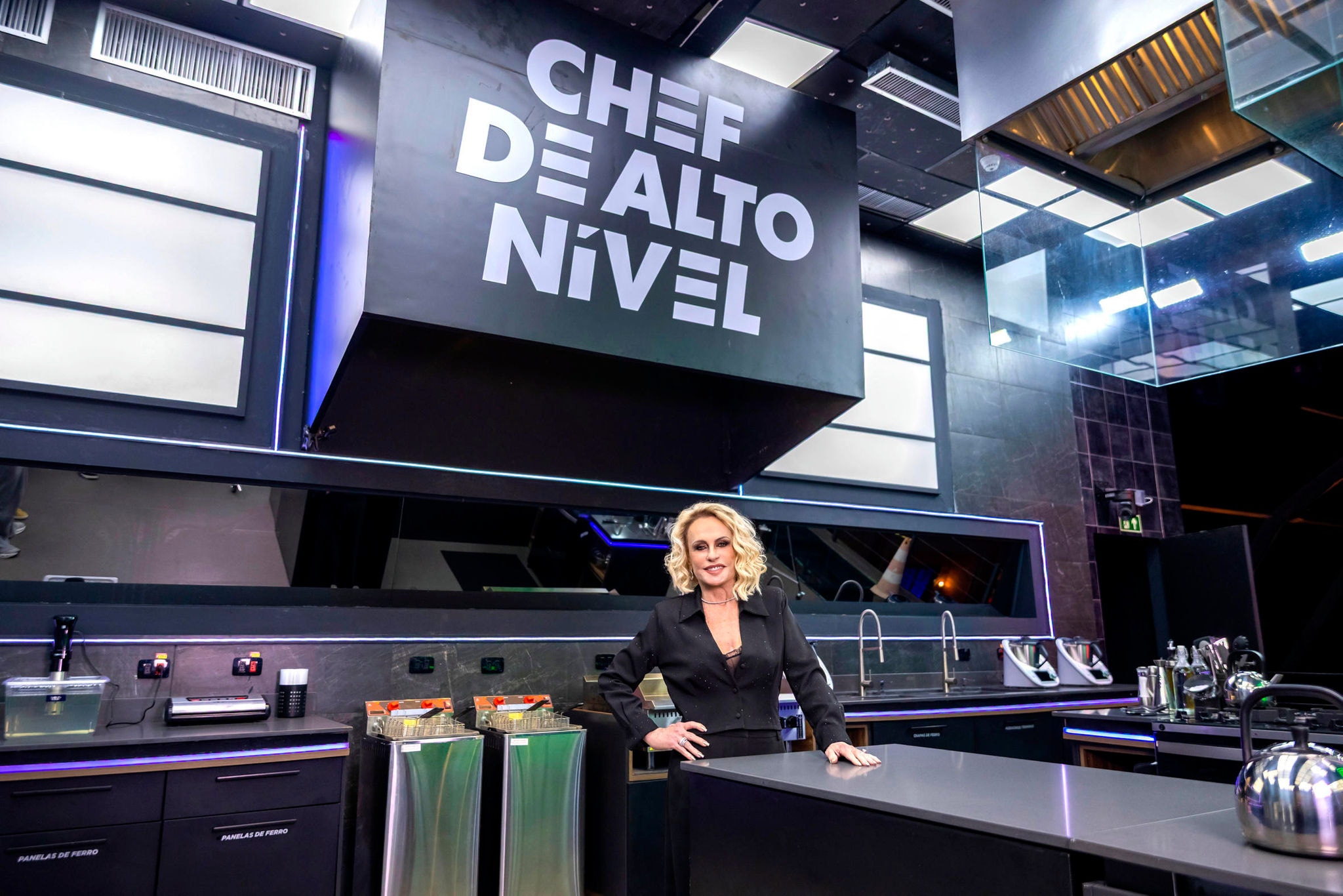 Ana Maria Braga na cozinha do topo.