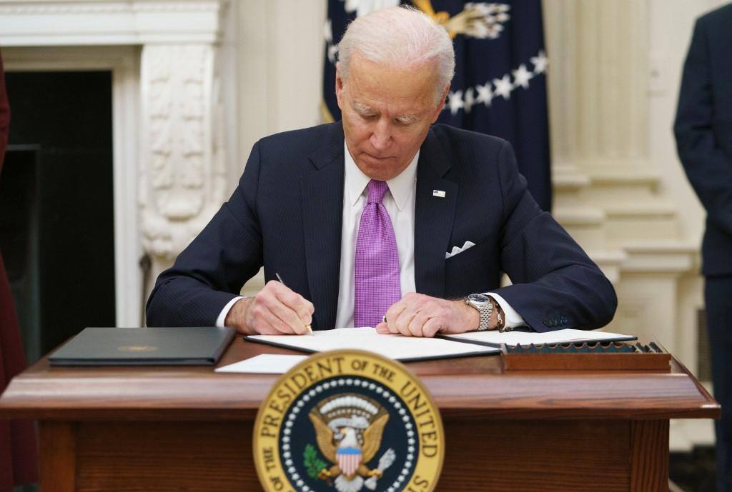 Biden quer turbinar auxílio emergencial contra crise de fome agravada pela Covid