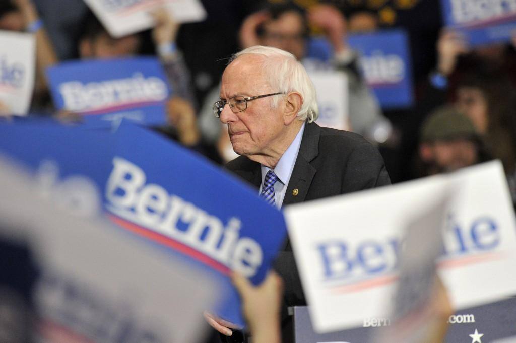 Bernie Sanders desiste da disputa à presidência dos EUA