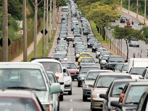 Alívio O IPVA vai car em média 13,57% em Minas Gerais, mas o crescimento da frota vai garantir uma arrecadação 5% maior em 2010