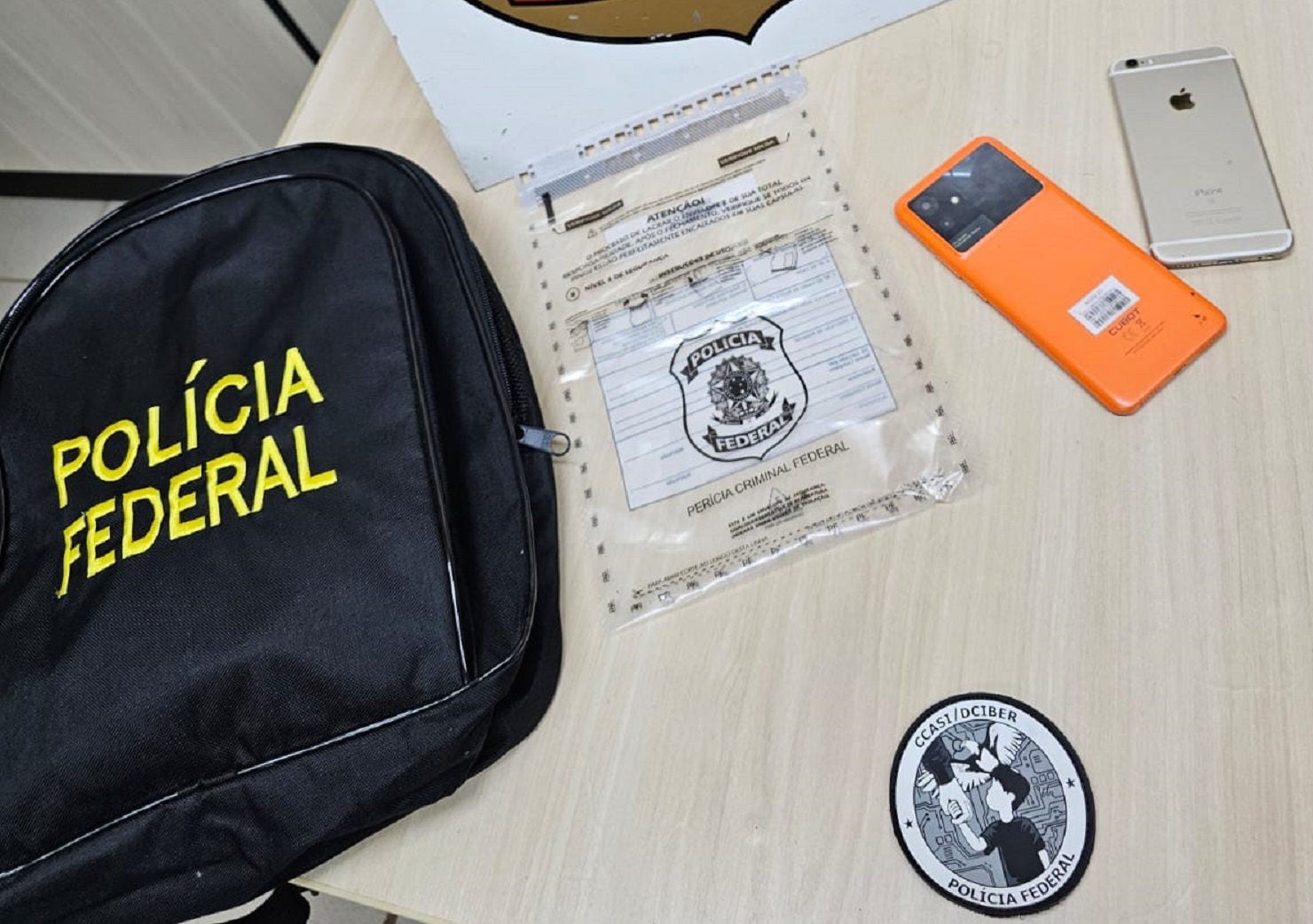 Telefones e outras provas foram recolhidas durante a operação