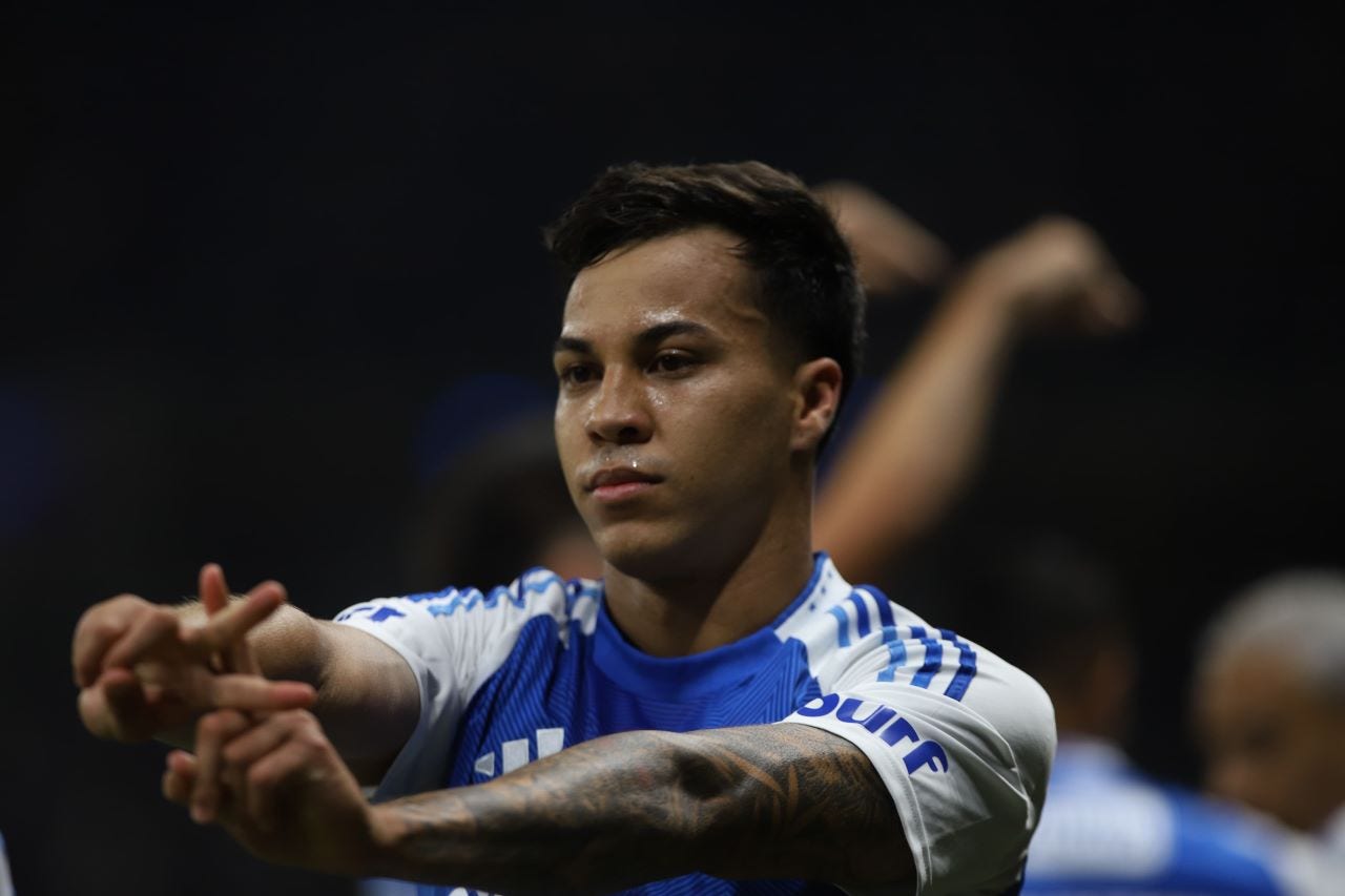 Kaio Jorge fez hat-trick contra o Grêmio e se isolou na artilharia do Brasileirão