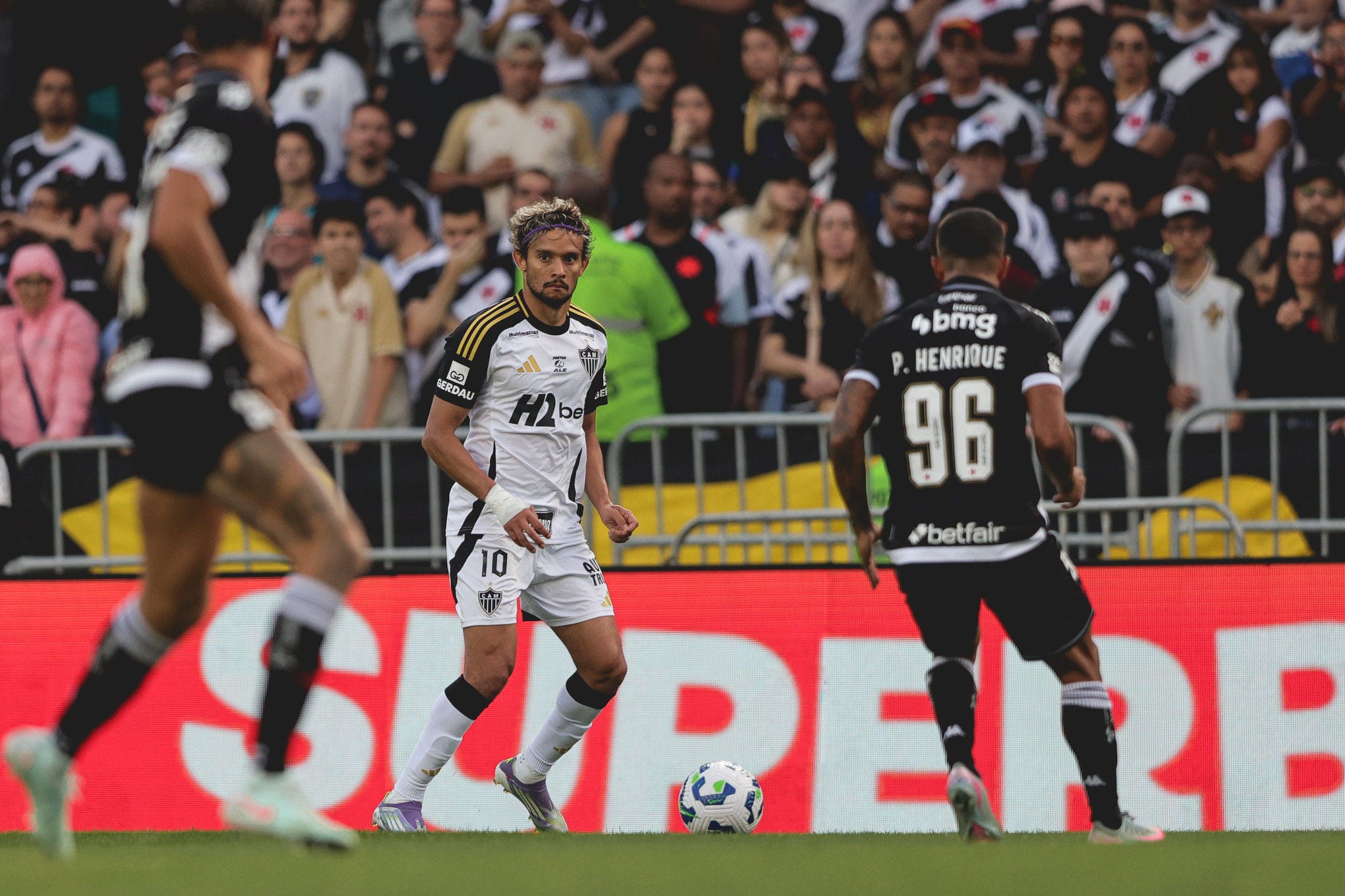 Scarpa em ação pelo Galo contra o Vasco