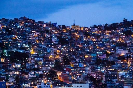 sua foto de arquivo tirada em 13 de junho de 2014 mostra uma visão geral da favela da Rocinha, no Rio de Janeiro, Brasil