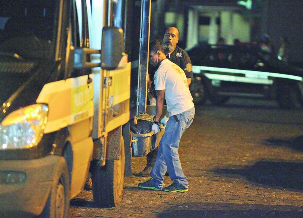 Polícia Civil rabecão corpo