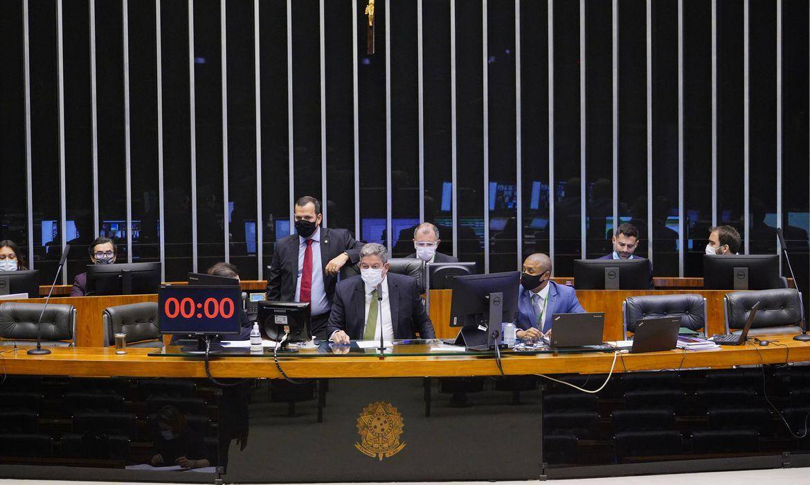 MP que permite privatização da Eletrobras vai ao Senado após aprovação na Câmara