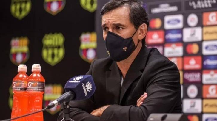Técnico Fabián Bustos, que acertou com o Santos