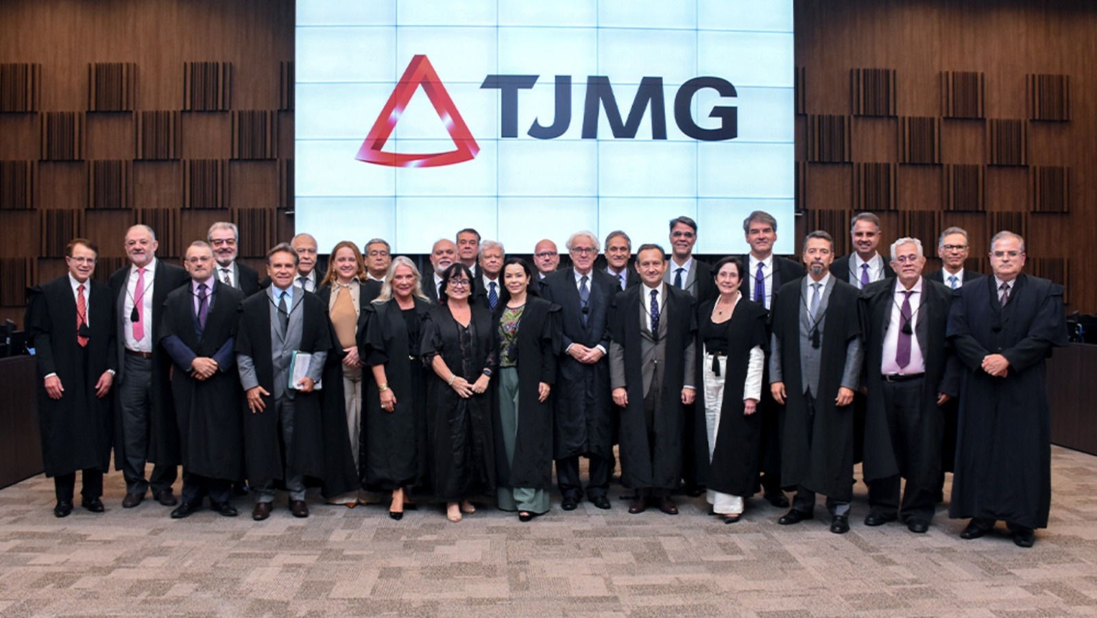 Os integrantes do Órgão Especial do TJMG 