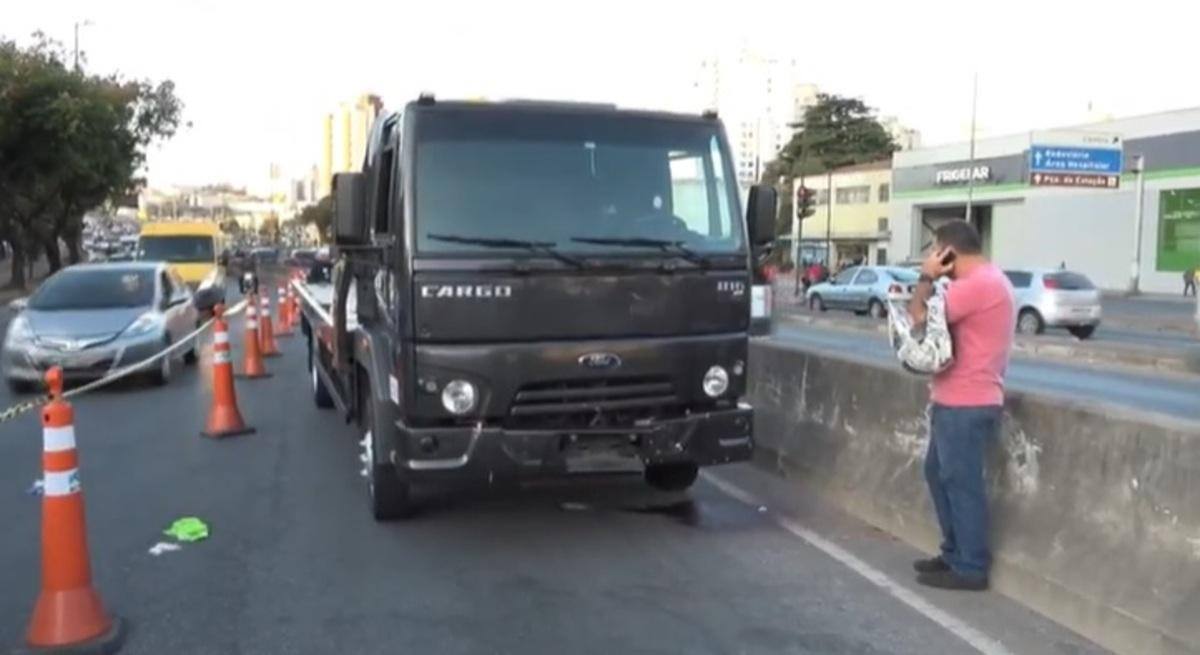 Motorista do reboque foi atingido com um tiro no pescoço