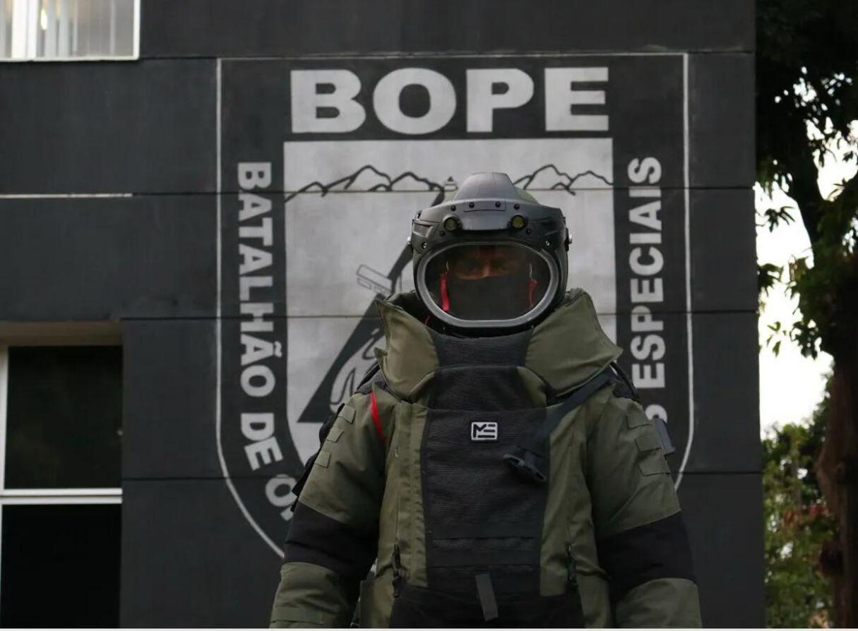 Militar do esquadrão antibombas do Bope