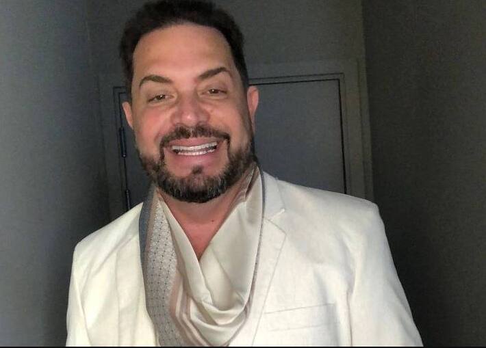 Cantor Conrado dúvida de racismo sofrido por filhos de Giovanna Ewbank