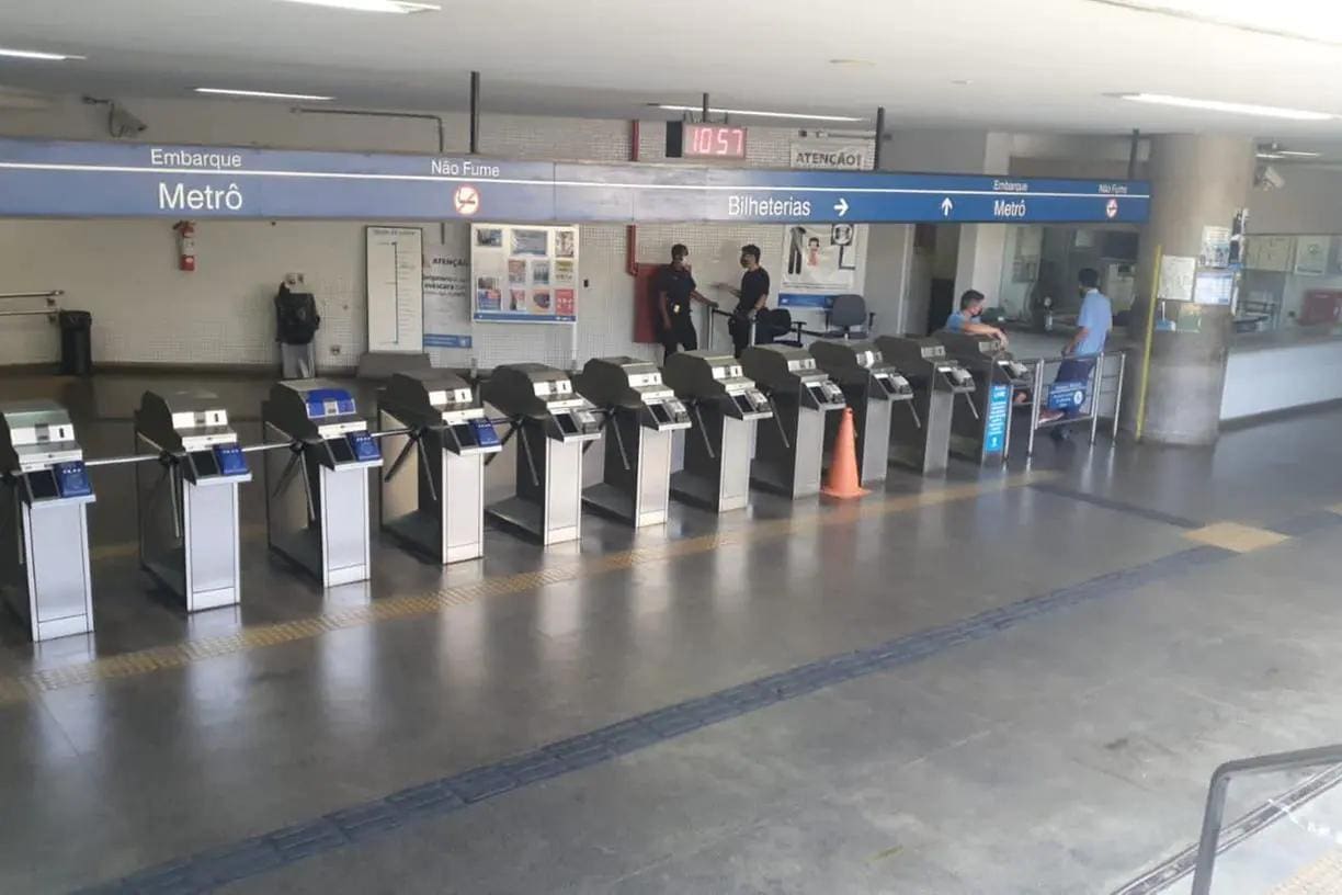 METRÔ EM GREVEjpg