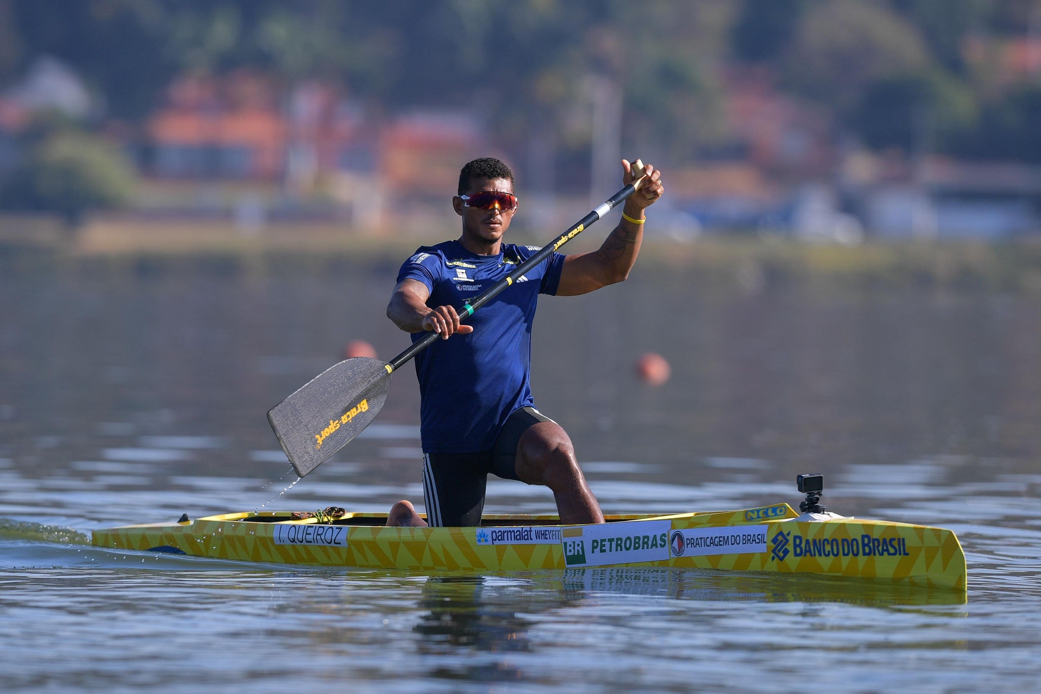Isaquias Queiroz  treina em Lagoa Santa