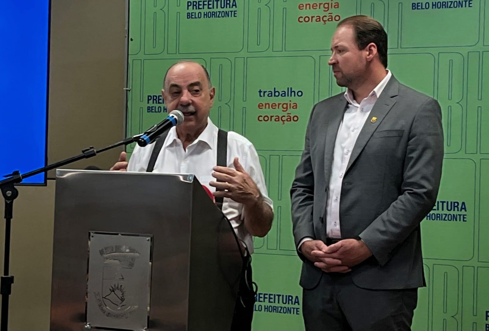 Prefeito de BH, Fuad Noman, em entrevista coletiva em que anunciou fim da epidemia de dengue na cidade