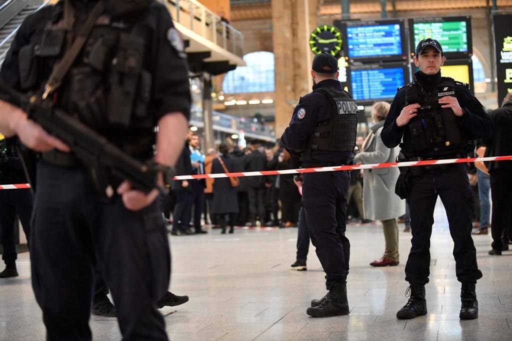 Ataque em trem em Paris