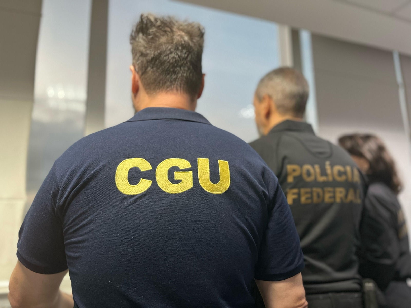 Os agentes da Polícia Federal, da Controladoria-Geral da União (CGU) e da Receita Federal cumpriram 18 mandados de busca e apreensão em Brasília e outras cinco cidades. 