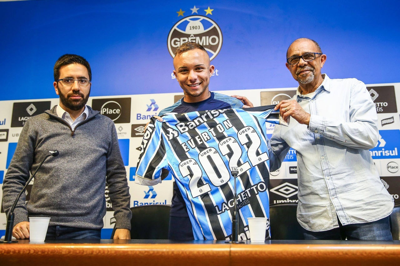 Everton estendeu seu vínculo com o Grêmio até dezembro de 2022