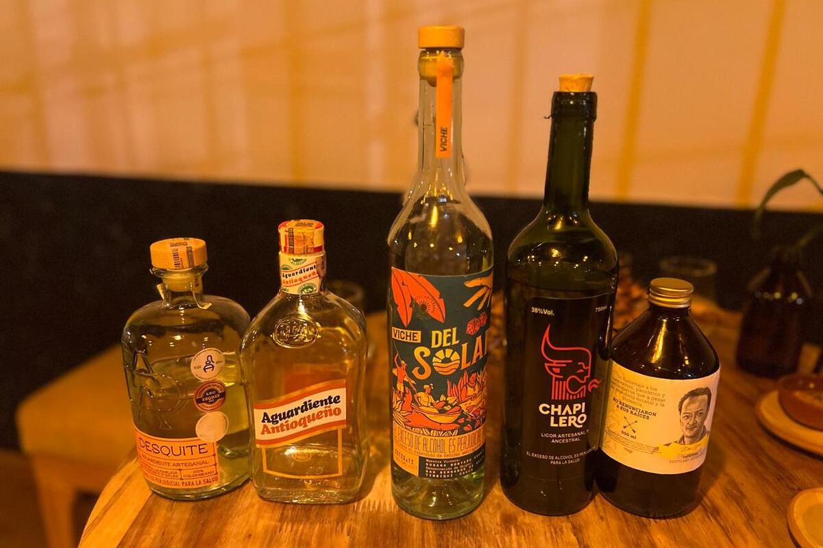 Destilados do Caña Aguardienteria & Bodega, que fica em Bogotá