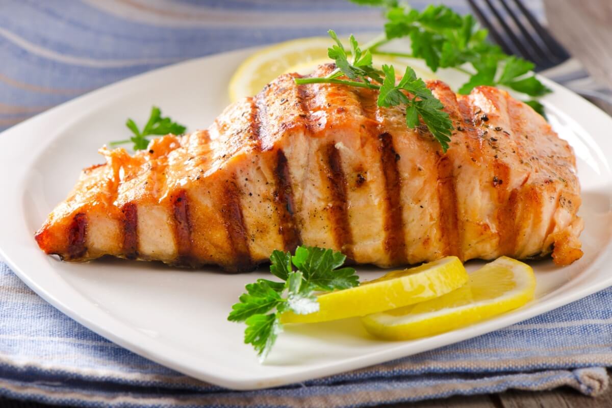 Salmão grelhado com gengibre