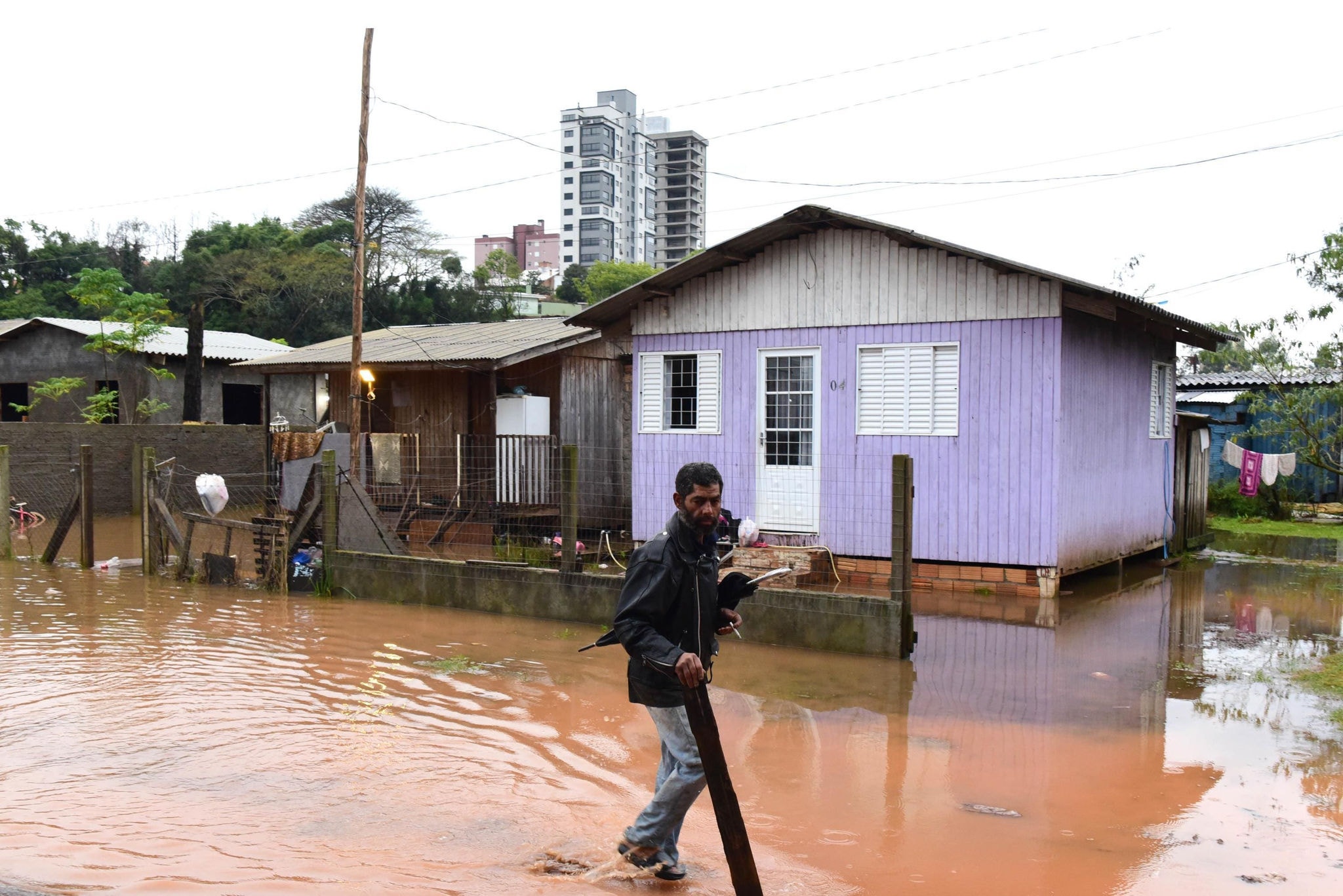 O ciclone extratropical chegou ao Rio Grande do Sul trazendo ventos fortes e grandes volumes de chuva