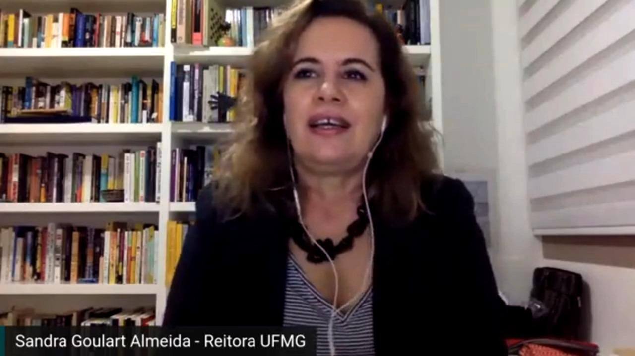 Sandra Regina Goulart Almeida, reitora da UFMG, comenta os rumos da instituição em meio à pandemia de coronavírus