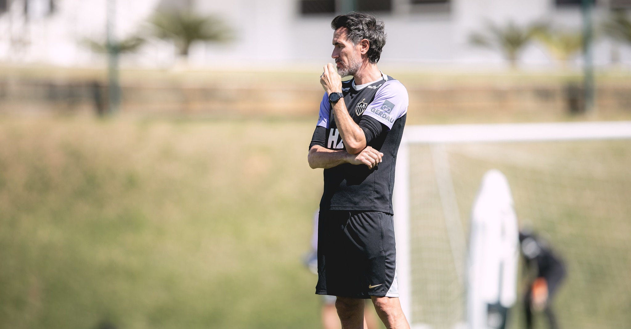 Eduardo Domínguez durante treino na Cidade do Galo nesta sexta-feira (7/8)