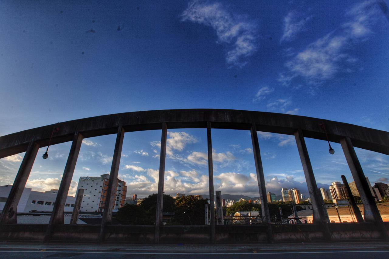 Dia será de céu com poucas nuvens em BH