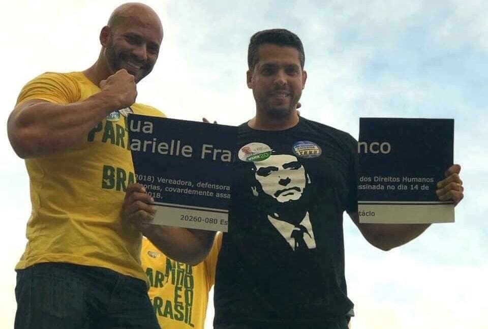 O PSL, partido do presidente, já anunciou a pré-candidatura de Rodrigo Amorim, que postou foto após destruir uma homenagem a Marielle Franco, vereadora do PSOL assassinada em 14 de março.