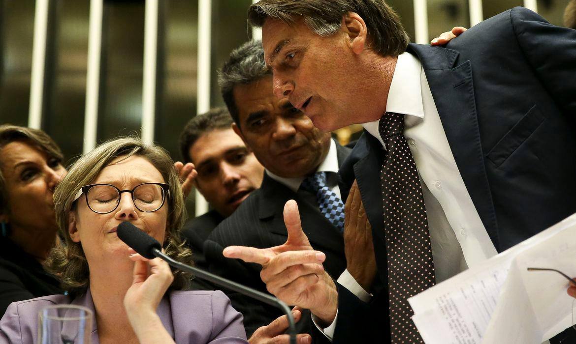 Na imagem, o então deputado federal Jair Bolsonaro discutindo com com a colega parlamentar Maria do Rosário, no plenário da Câmara dos Deputados