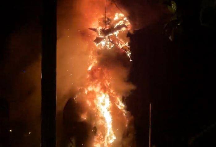 INCÊNDIO EM ILHA DA DISNEY