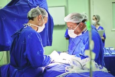 Inteligência. Com o uso do robô Da Vinci, médicos realizam cirurgia de próstata em Belo Horizonte
