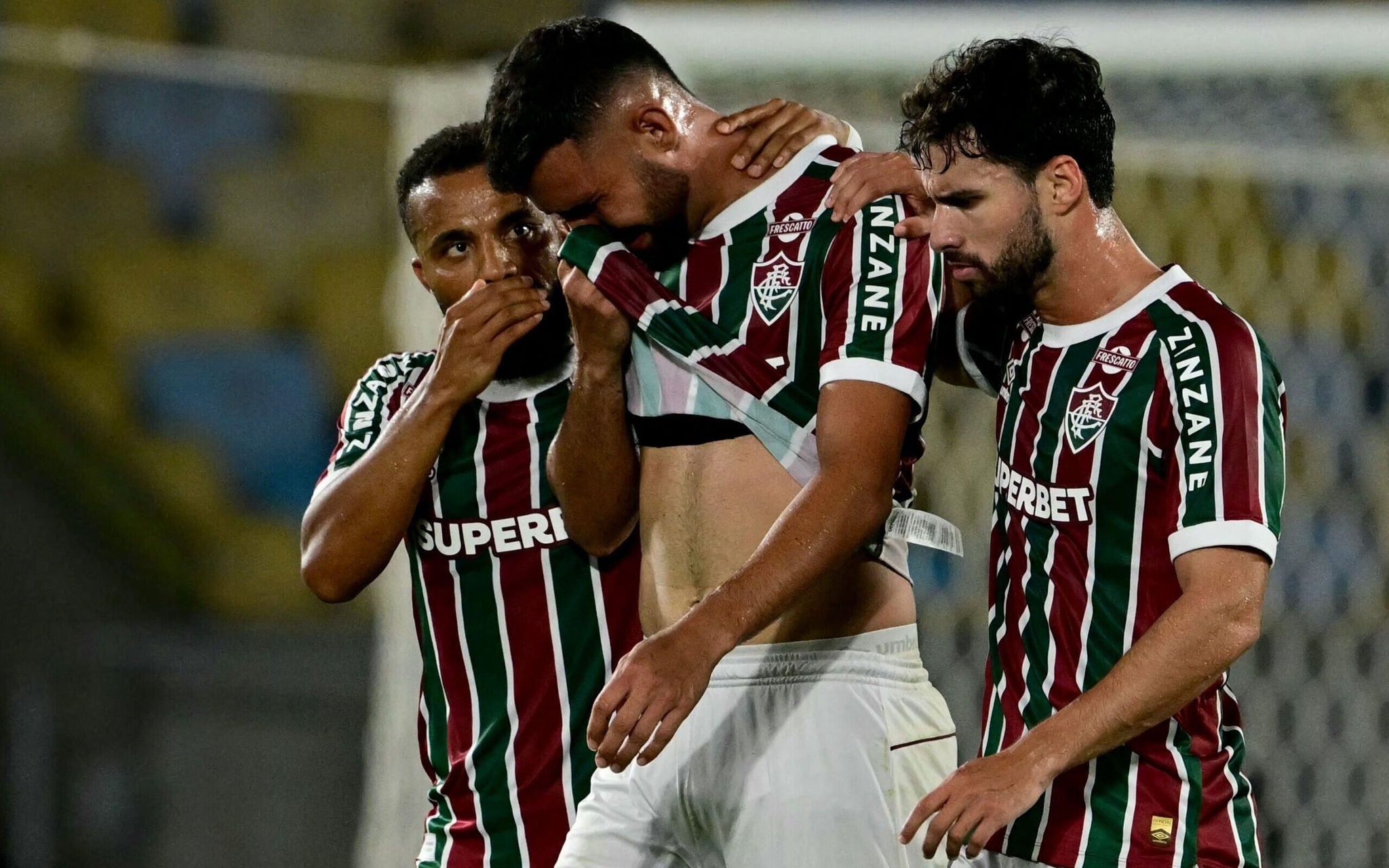 Ignácio deixa o campo chorando após se lesionar na partida contra o Palmeiras (Foto: Marcelo Gonçalves/FFC)