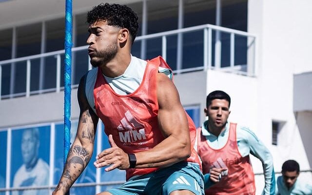 Recuperado, lateral William pode atuar no lado esquerdo contra o Fluminense, no Maracanã (Foto: Gustavo Aleixo/Cruzeiro)
