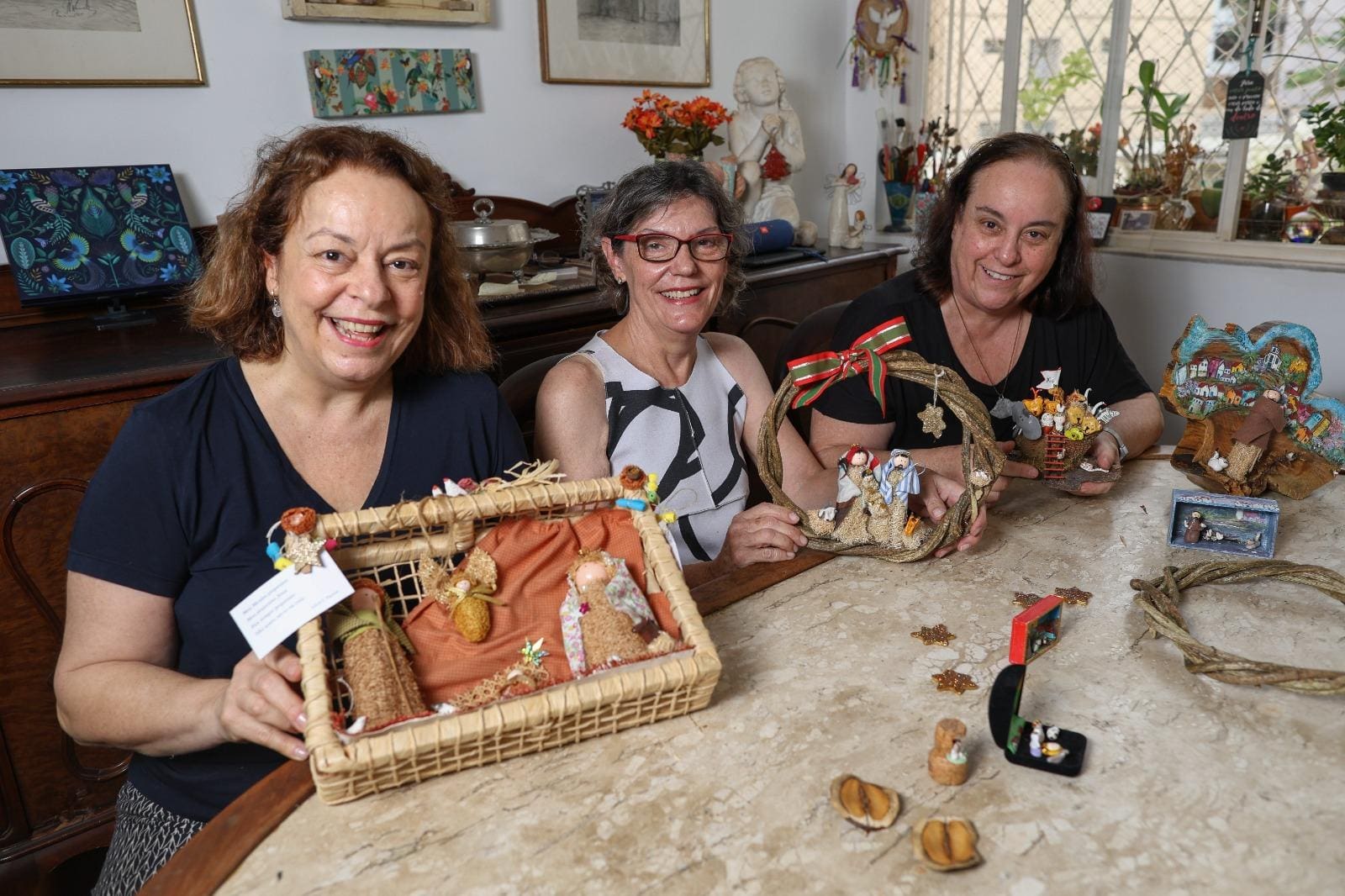 Heloísa Cortes Figueira, Maria Vitoria Guimaraes e Maria Alice são as artesãs que criaram a Arteirice Artesanato. 