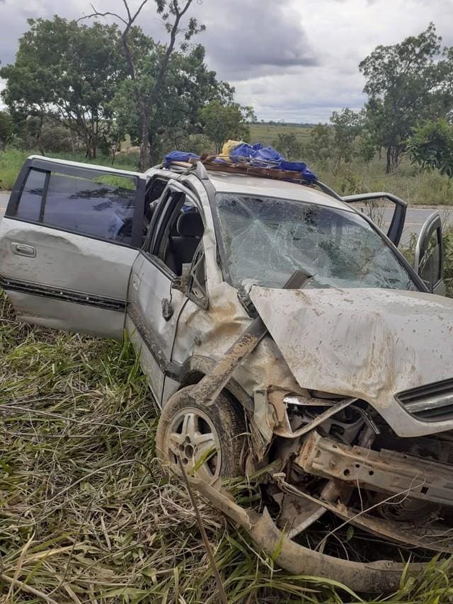 Carro tinha capacidade para sete pessoas, mas carregava nove