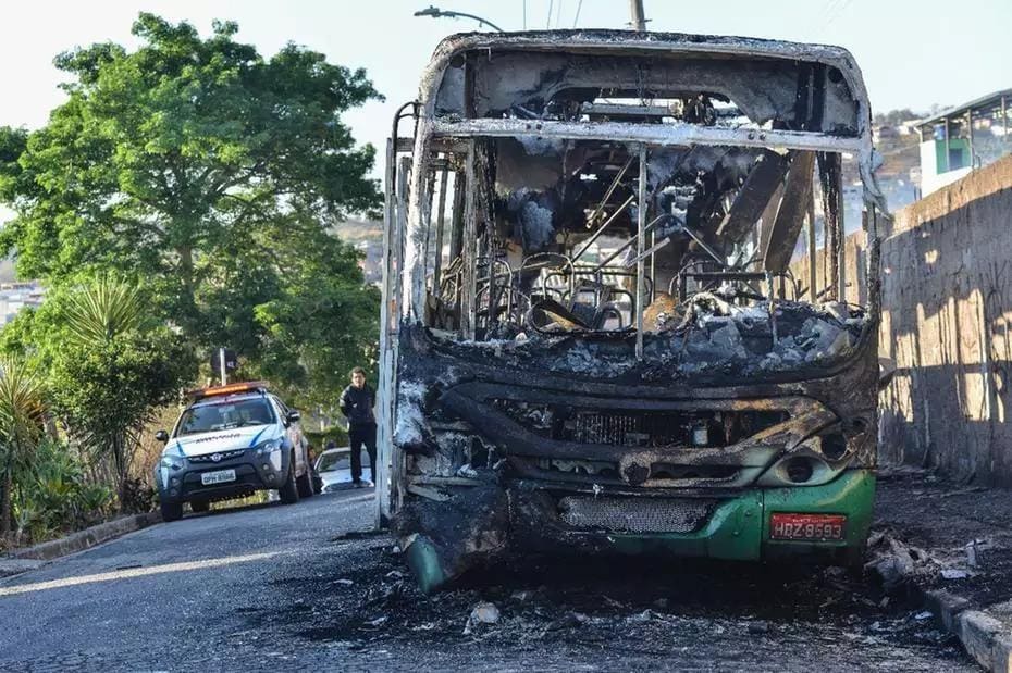 Na última quarta-feira (9), outro ônibus foi incendiado também foi incendiado no bairro Jardim Vitória