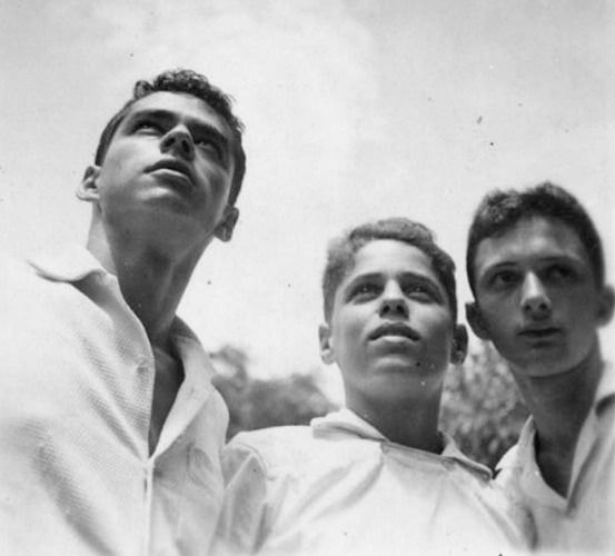 Chico Buarque no meio de dois colegas, em 1959, quando estudou no Colégio Cataguases, em Minas Gerais 