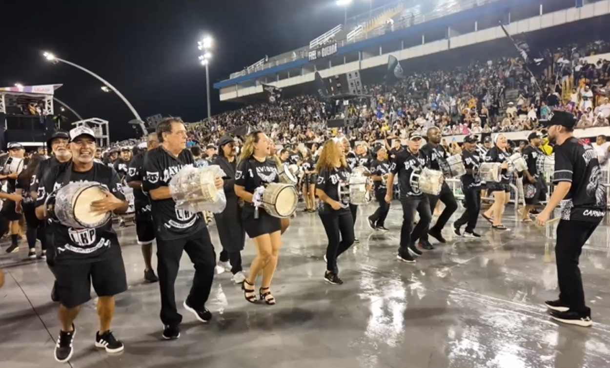 Além de uma das mais tradicionais torcidas organizadas de futebol, Gaviões da Fiel organiza desfiles de escola de samba 