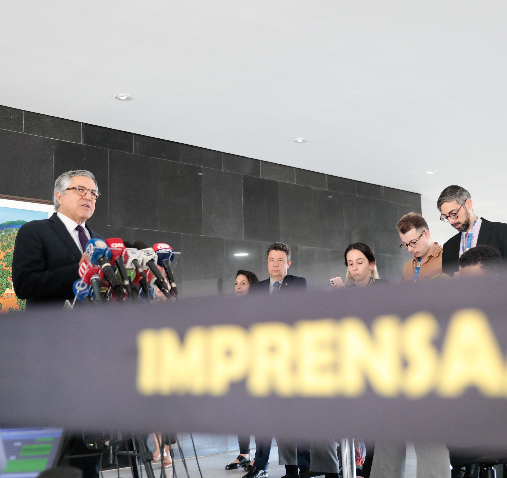 O ministro de Relações Institucionais, Alexandre Padilha, concede coletiva de imprensa no Palácio do Planalto.