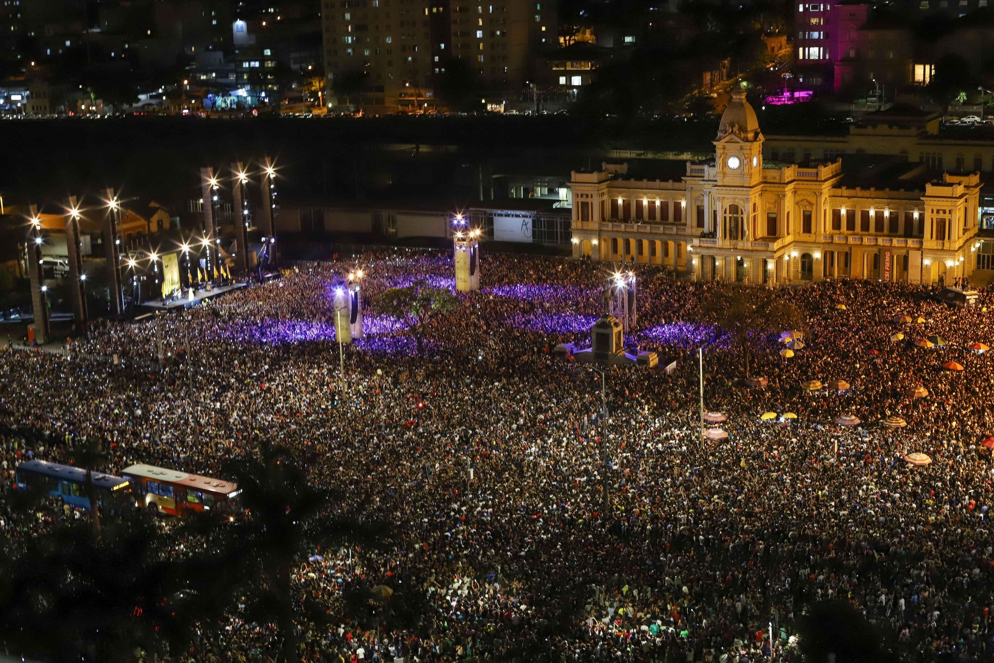 Marília Mendonça na Praça da Estação