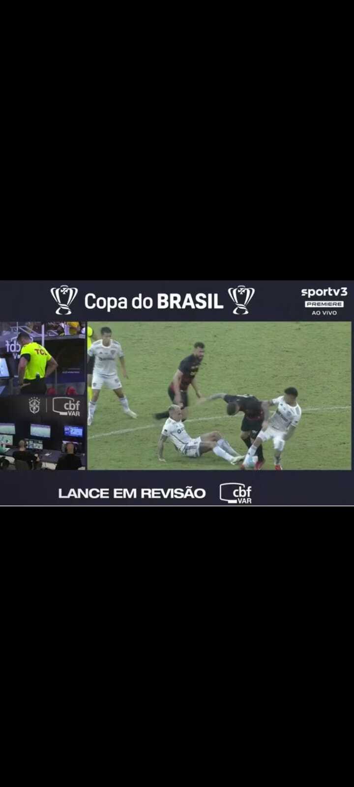 Árbitro de Vídeo para a imagem no momento em que Zaracho teria cometido falta no jogador do Sport