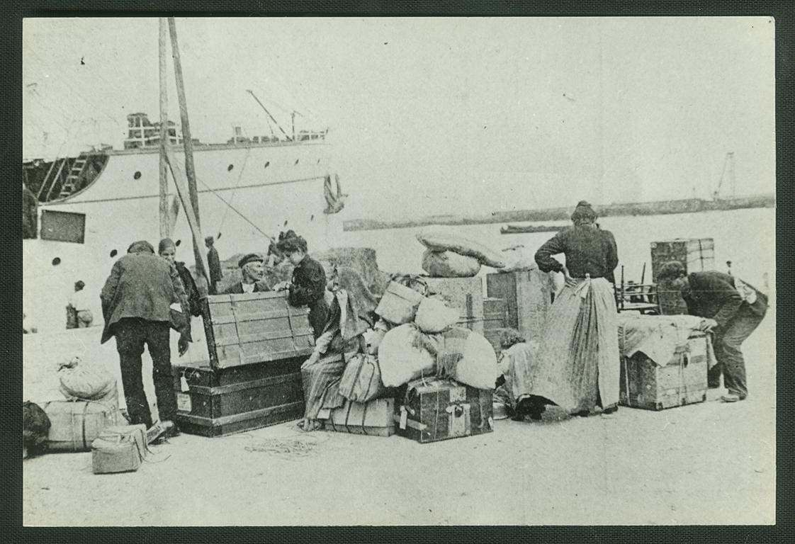 Embarque de italianos em 1910 (Museu da Imigração/Reprodução)