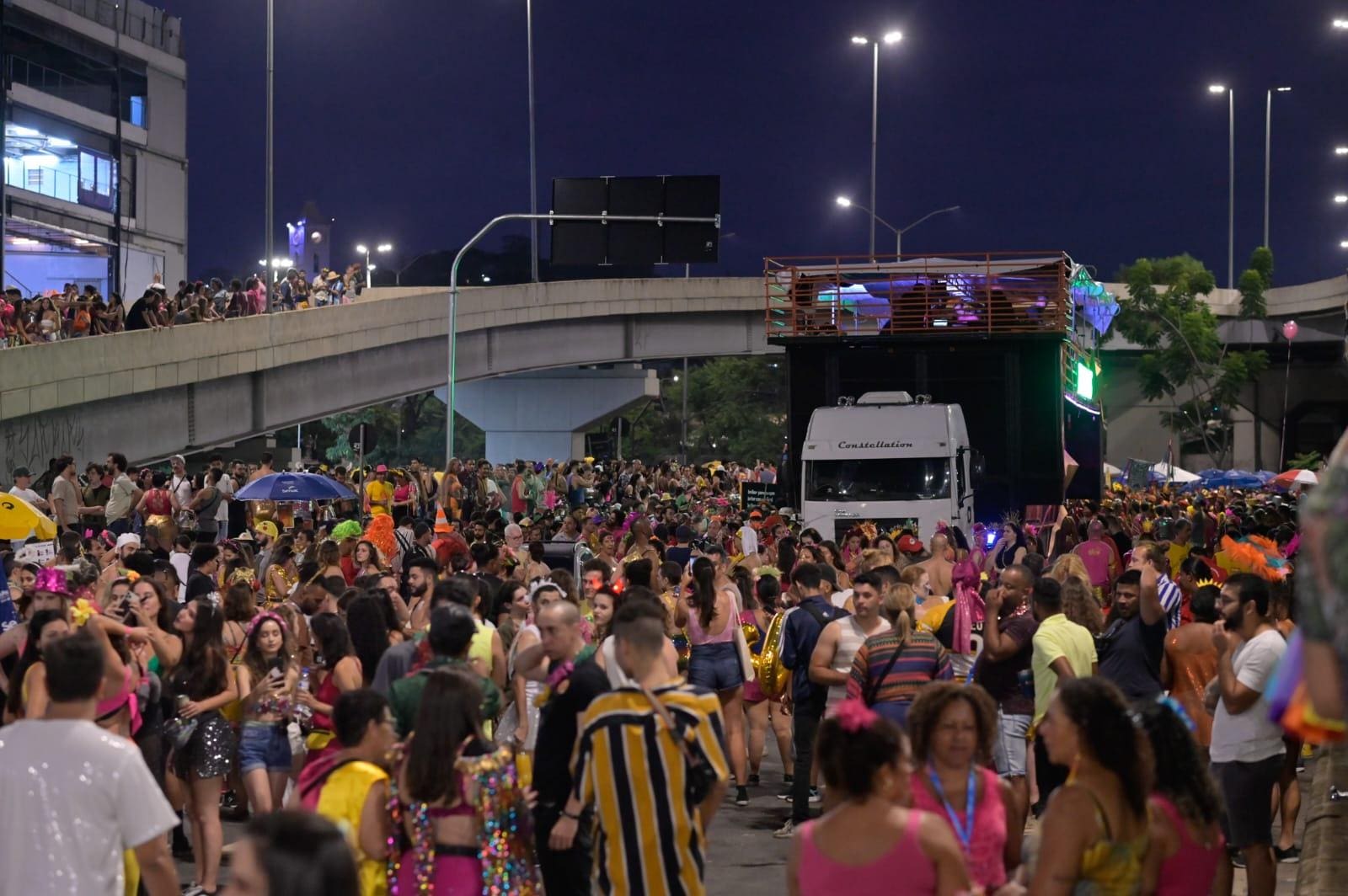 'Então, Brilha!' abre sábado de Carnaval 