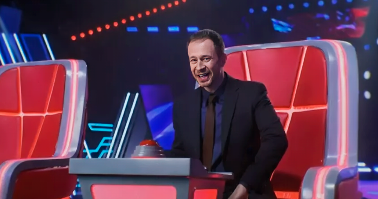 Tiago Leifert em novo cenário do The Voice Brasil
